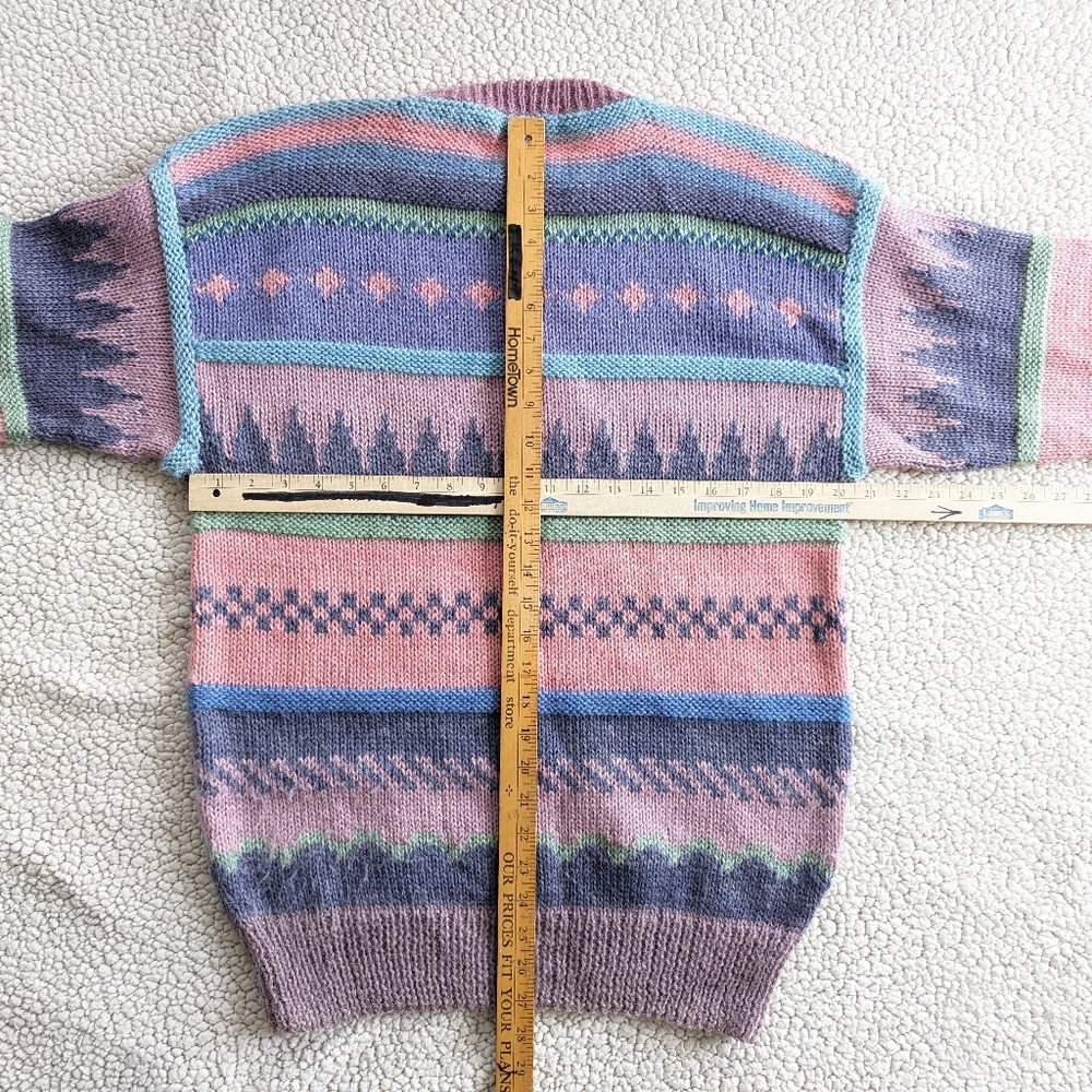 Multicolor Patterned Crew Neck Sweater - Picture 15 of 16